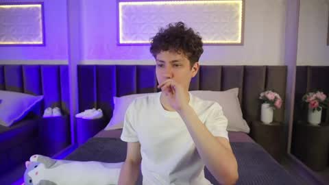 Esrefan online show from April 2026 07:48:01 PM