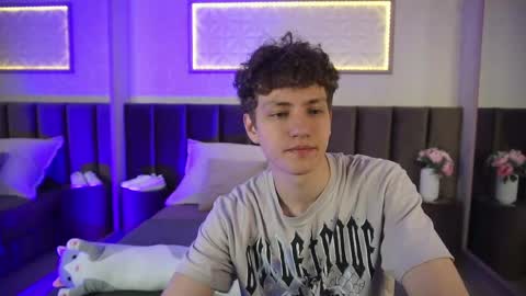 Esrefan online show from April 2026 07:49:02 PM