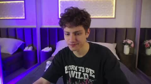 Esrefan online show from April 2026 08:33:02 PM