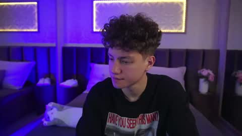 Esrefan online show from April 2026 07:42:01 PM