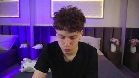 Esrefan online show from April 2026 07:31:01 PM