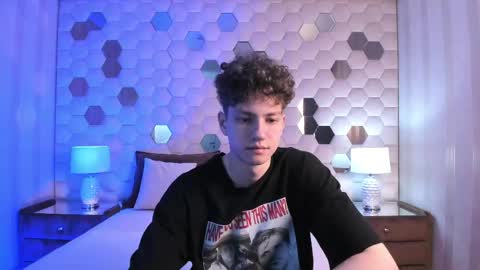 Esrefan online show from May 2026 07:30:01 PM