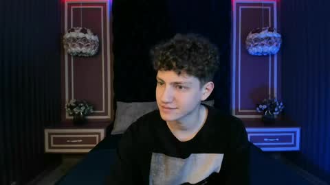 Esrefan online show from May 2026 08:03:01 PM
