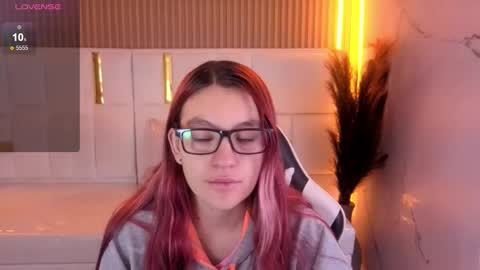 Snapshot of stefania_tp chatting on March 2026 12:43:02 PM Stefania tp 730am - 1400 pm online show from March 2026 12:43:02 PM