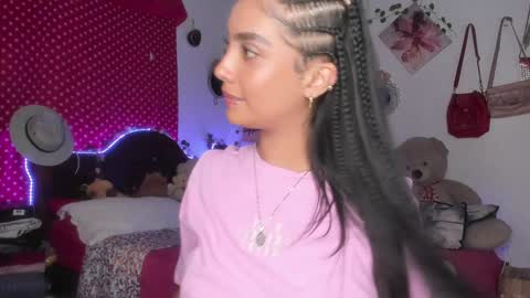 Snapshot of stefanny_pllus chatting on February 2025 02:29:02 AM Im MiaIts my first day here online show from February 2025 02:29:02 AM