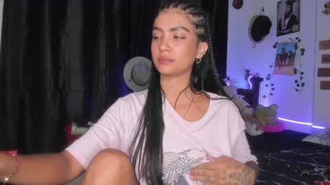 Snapshot of stefanny_pllus chatting on February 2025 03:32:02 AM Im MiaIts my first day here online show from February 2025 03:32:02 AM