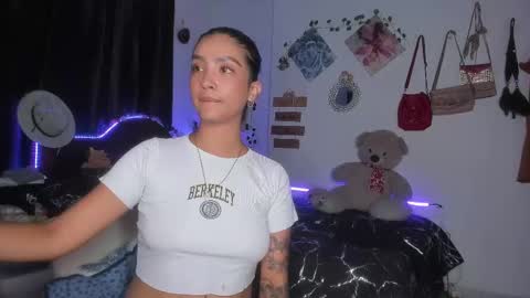 Snapshot of stefanny_pllus chatting on February 2025 01:10:01 AM Im MiaIts my first day here online show from February 2025 01:10:01 AM