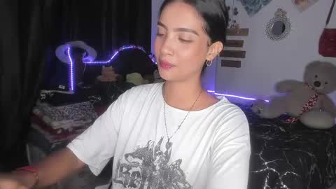 Snapshot of stefanny_pllus chatting on February 2025 12:04:02 AM Im MiaIts my first day here online show from February 2025 12:04:02 AM