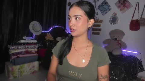 Snapshot of stefanny_pllus chatting on February 2025 12:52:01 AM Im MiaIts my first day here online show from February 2025 12:52:01 AM
