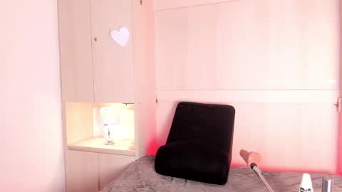 stefannyevans_ online show from April 2026 05:30:01 PM