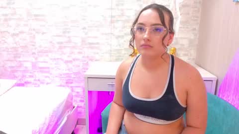 Stefanny online show from September 2025 07:52:01 PM