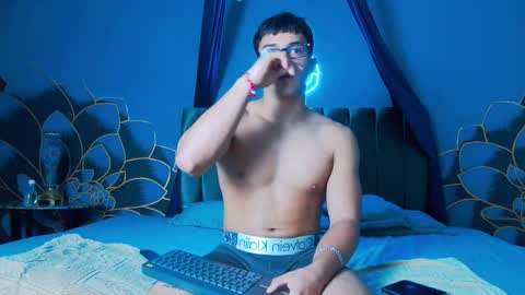 Snapshot of stefano_calle chatting on November 2025 12:16:01 PM Stefano online show from November 2025 12:16:01 PM