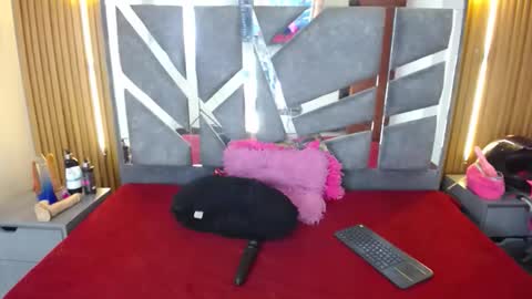 Stefan online show from December 2025 05:24:01 AM