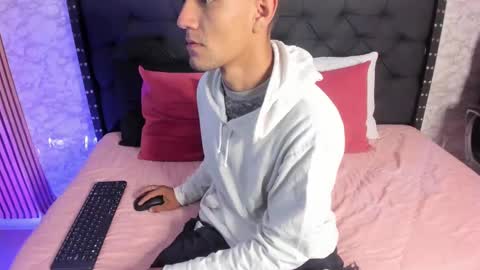 Snapshot of stefany_pablo1 chatting on January 2025 12:07:01 PM stefany_pablo1 online show from January 2025 12:07:01 PM