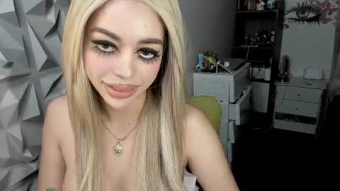Snapshot of stefanylangkat chatting on July 2026 06:05:01 AM Jane online show from July 2026 06:05:01 AM