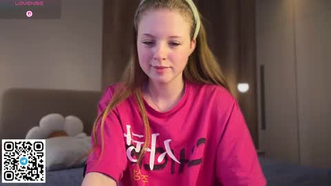 Snapshot of steffi_meoww chatting on May 2026 02:39:02 AM STEFI Streams every day from 10 PM GTM1 online show from May 2026 02:39:02 AM