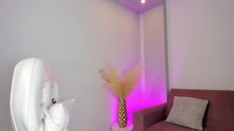 Stefany Bratz online show from April 2026 11:56:01 AM