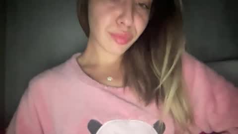 Snapshot of stefy_glow chatting on November 2025 09:25:02 PM stefy_glow online show from November 2025 09:25:02 PM