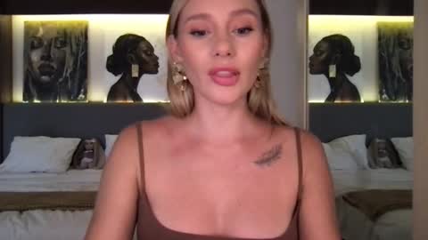 Snapshot of stella_loveu chatting on September 2025 08:14:02 AM Stella online show from September 2025 08:14:02 AM