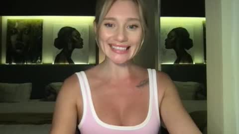 Snapshot of stella_loveu chatting on October 2025 12:55:02 PM Stella online show from October 2025 12:55:02 PM