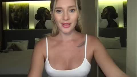 Snapshot of stella_loveu chatting on October 2025 01:19:01 PM Stella online show from October 2025 01:19:01 PM