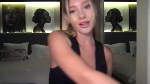 Snapshot of stella_loveu chatting on October 2025 02:34:01 PM Stella online show from October 2025 02:34:01 PM