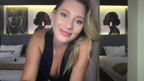 Snapshot of stella_loveu chatting on November 2025 02:32:01 AM Stella online show from November 2025 02:32:01 AM