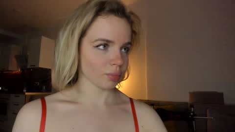Snapshot of stella_vans chatting on December 2024 02:00:01 PM Asella online show from December 2024 02:00:01 PM