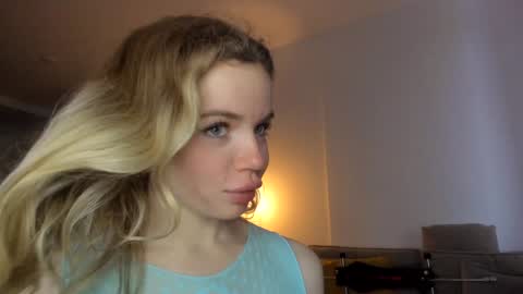 Snapshot of stella_vans chatting on December 2024 09:13:02 AM Asella online show from December 2024 09:13:02 AM