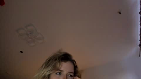 Snapshot of stella_vans chatting on December 2024 12:27:01 PM Asella online show from December 2024 12:27:01 PM