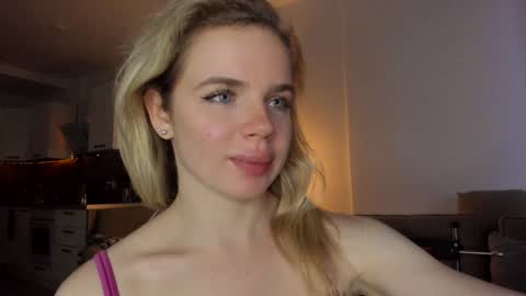 Snapshot of stella_vans chatting on December 2024 12:19:02 PM Asella online show from December 2024 12:19:02 PM