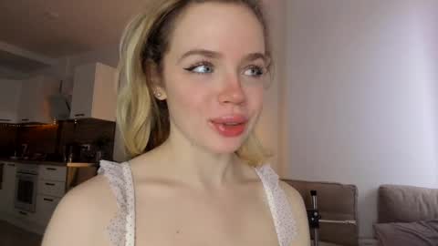 Snapshot of stella_vans chatting on February 2025 09:10:01 AM Asella online show from February 2025 09:10:01 AM