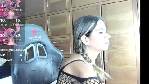 Snapshot of stella_xue chatting on December 2024 12:02:01 AM Estella online show from December 2024 12:02:01 AM