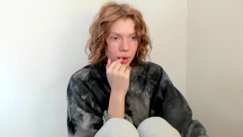 Snapshot of stellaswen chatting on October 2025 09:05:02 AM S T E L L A online show from October 2025 09:05:02 AM