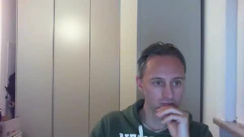 Snapshot of sten015 chatting on November 2025 04:51:01 PM sten015 online show from November 2025 04:51:01 PM