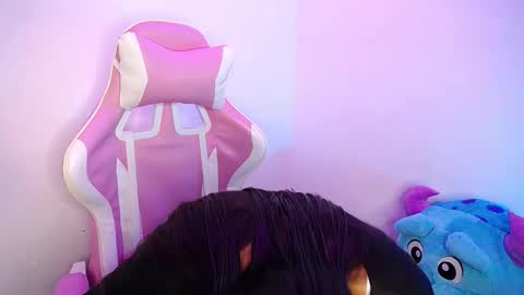 Emma online show from December 2025 04:54:01 AM