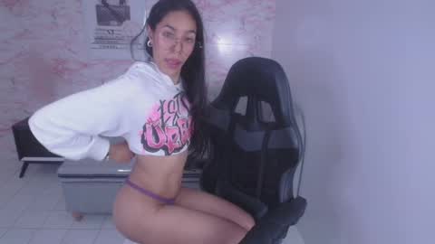 Snapshot of stephania_t chatting on December 2024 06:54:02 AM Stephania online show from December 2024 06:54:02 AM