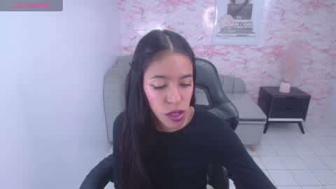Snapshot of stephania_t chatting on December 2024 03:56:02 AM Stephania online show from December 2024 03:56:02 AM