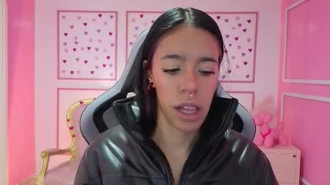 Stephania online show from September 2025 11:37:01 AM