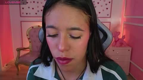 Stephania online show from October 2025 01:20:01 PM