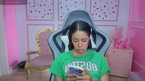 Stephania online show from February 2026 12:20:01 PM