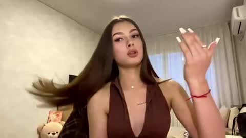 Stephani online show from May 2026 03:39:02 PM