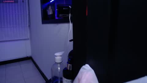 stephany_rodriguez_ online show from October 2025 05:56:01 PM