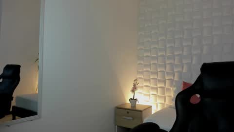 Snapshot of stephanya_ chatting on January 2025 02:11:02 AM S T E P H A N Y A online show from January 2025 02:11:02 AM