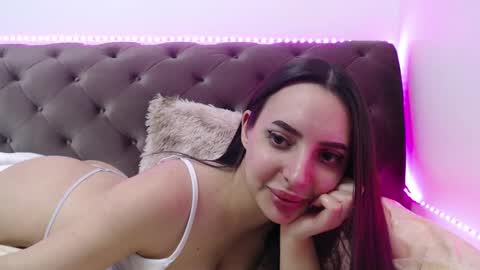 Snapshot of stepmommy19 chatting on January 2025 10:18:01 PM StepMommy19 online show from January 2025 10:18:01 PM