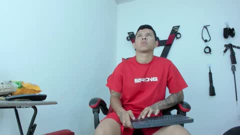 Snapshot of steven19_latinboy chatting on November 2025 11:43:02 AM Steven online show from November 2025 11:43:02 AM