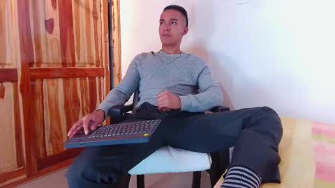 Snapshot of steven_modelo69 chatting on February 2025 02:53:02 AM steven_modelo69 online show from February 2025 02:53:02 AM