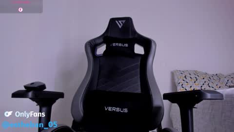 Snapshot of steven_smith05 chatting on September 2025 03:40:01 AM Esteban online show from September 2025 03:40:01 AM