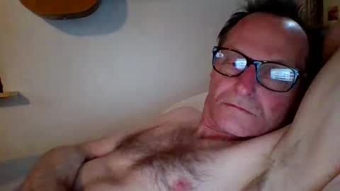 steviehard7 online show from January 2025 03:30:01 AM