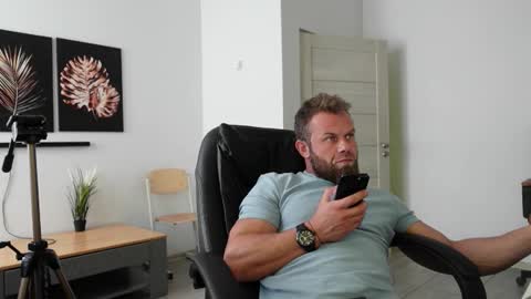 Snapshot of stewart_benzo chatting on March 2026 12:53:01 PM Stewart Barnz online show from March 2026 12:53:01 PM